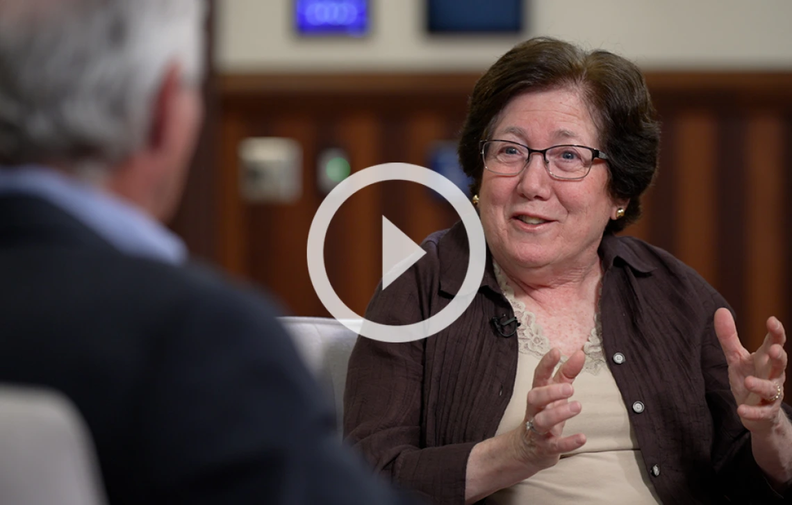 Image of President Robbins talking with Sharon Megdal.